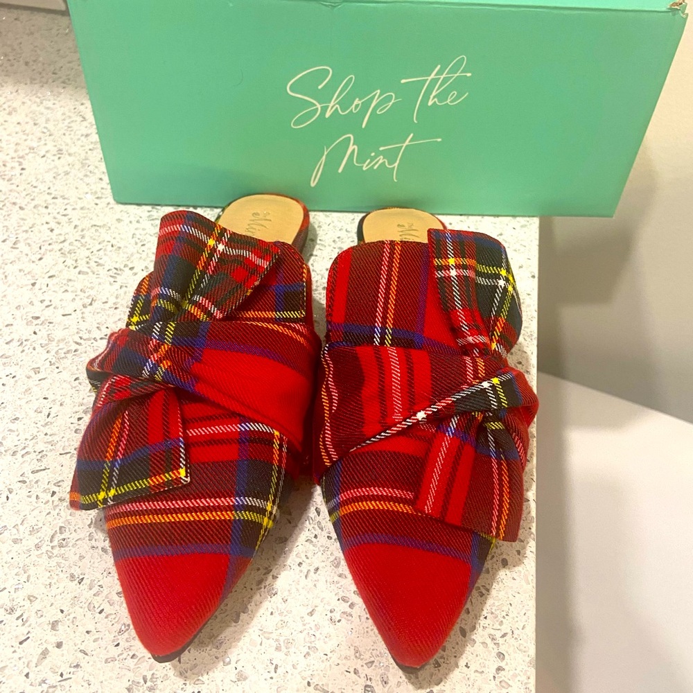Women’s size 7.5 Slide Ons